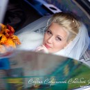 фотография невесты в лимузине
